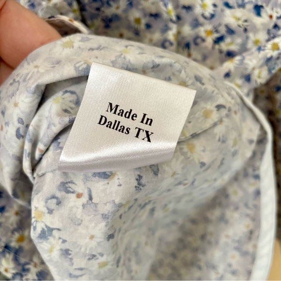 🔻LAST CHANCE🔻 TISH COX Floral Buttondown Blouse - Picture 10 of 10